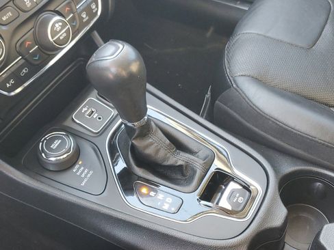 Used 2020 Jeep Cherokee Limited image 25