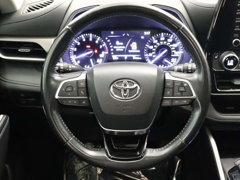 Used 2021 Toyota Highlander XLE FWD image 13