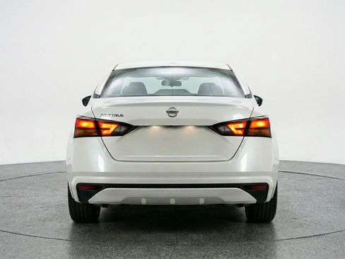Used 2025 Nissan Altima 2.5 SV FWD image 7