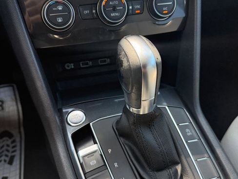 Used 2018 Volkswagen Tiguan SE w/ Front Fog Lights Package image 23