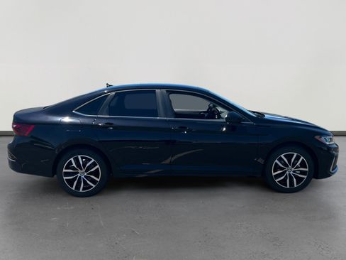 New 2026 Volkswagen Jetta SE FWD image 6