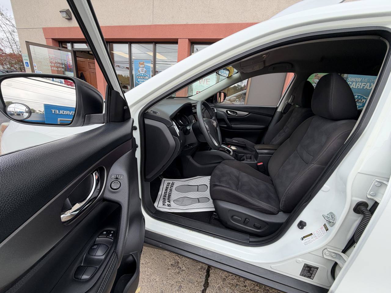 Used 2015 Nissan Rogue SV w/ SV Premium Package AWD/4WD image 9