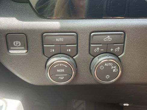 Used 2025 Chevrolet Silverado 1500 LT AWD/4WD image 19