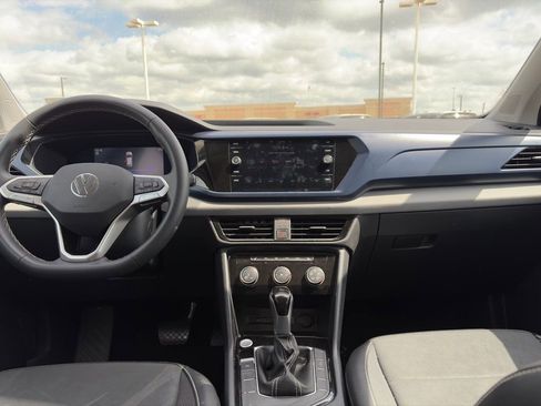 Used 2023 Volkswagen Taos SE image 11