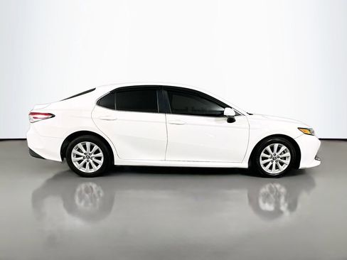 Used 2019 Toyota Camry LE image 9