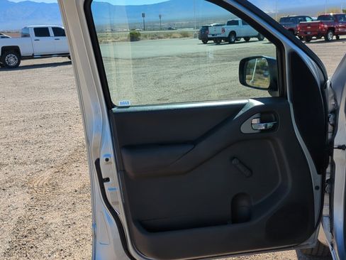 Used 2013 Nissan Frontier S image 11