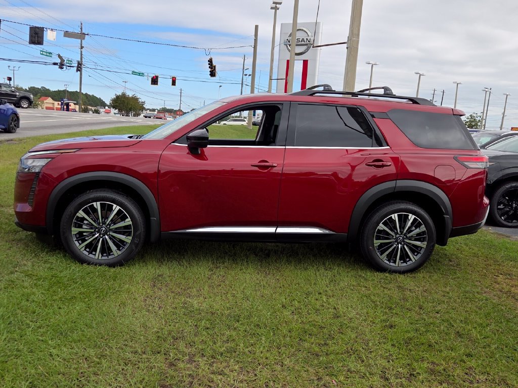 New 2026 Nissan Pathfinder Platinum AWD/4WD image 2