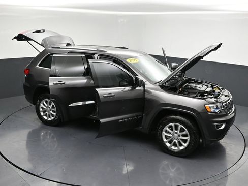 Used 2021 Jeep Grand Cherokee Laredo X image 32