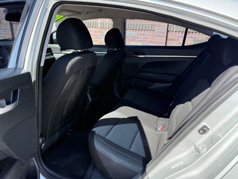 Used 2019 Hyundai Elantra SE w/ Cargo Package FWD image 7