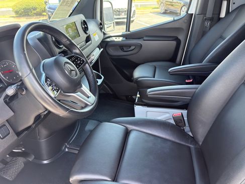 Used 2022 Mercedes-Benz Sprinter 2500 image 13