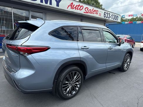 Used 2021 Toyota Highlander Limited AWD/4WD image 3