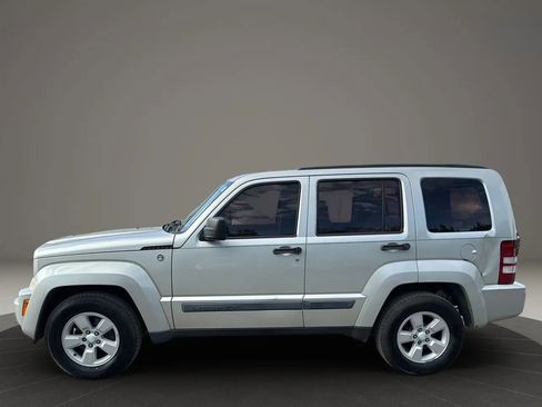Used 2009 Jeep Liberty Sport image 17