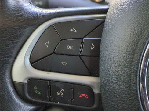 Used 2021 Jeep Renegade Latitude w/ Convenience Group image 24