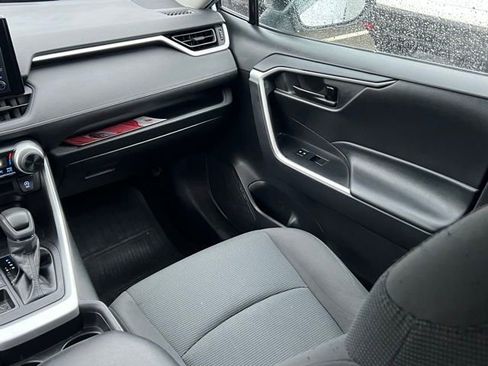 Used 2021 Toyota RAV4 LE image 16