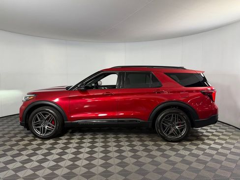Used 2025 Ford Explorer ST image 11