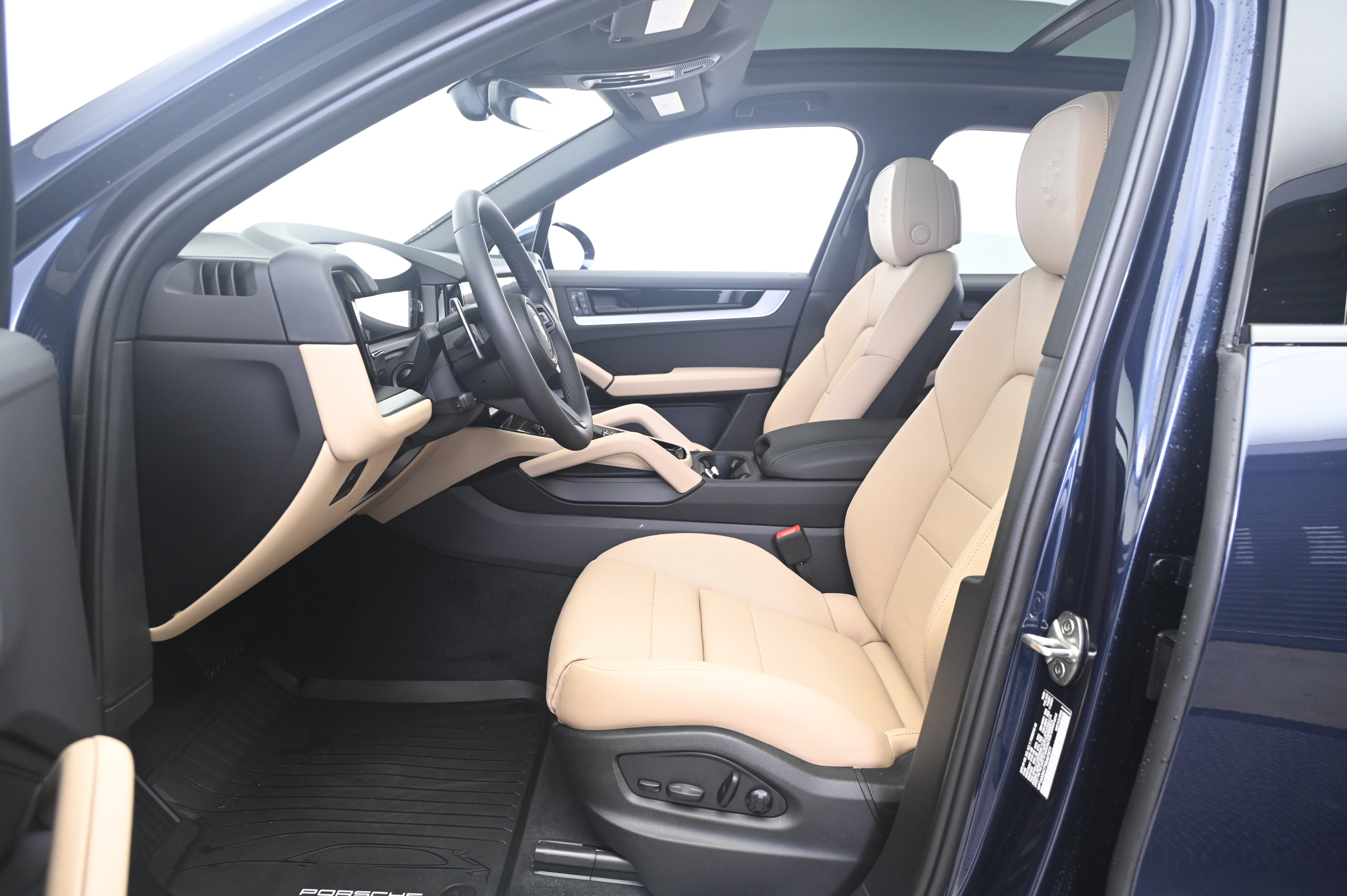 Certified 2026 Porsche Cayenne AWD/4WD image 29