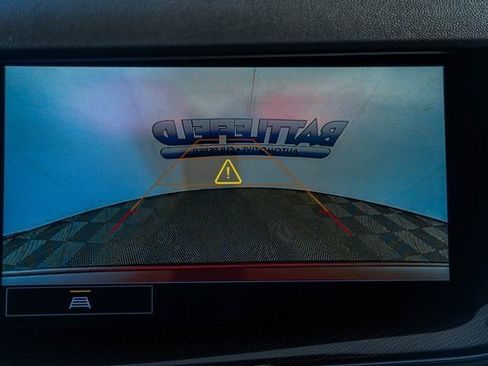 Used 2023 Buick Envision Essence image 44