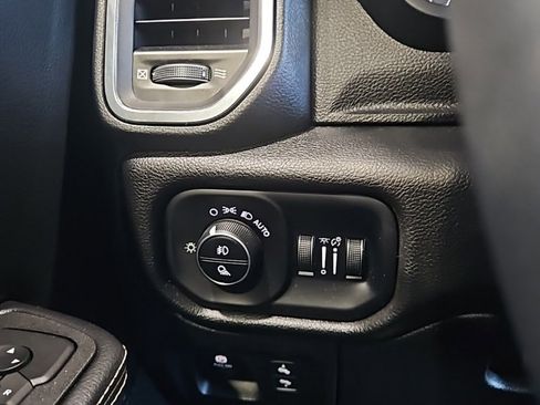 Used 2025 RAM 1500 Laramie image 37