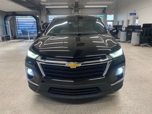 Used 2023 Chevrolet Traverse LS FWD image 2