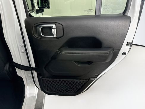 Used 2020 Jeep Wrangler Unlimited Sahara AWD/4WD image 28