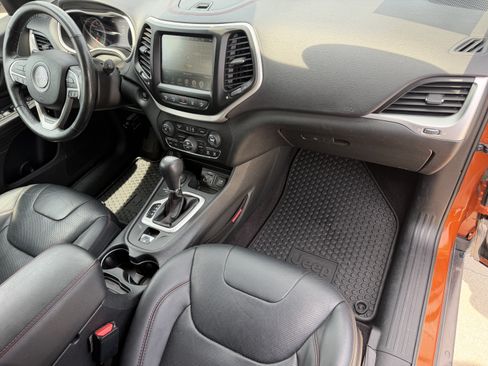 Used 2016 Jeep Cherokee Trailhawk w/ Comfort/Convenience Group AWD/4WD image 26