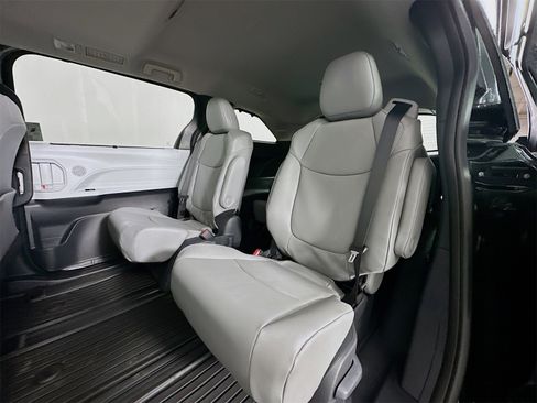 New 2026 Toyota Sienna XLE image 26