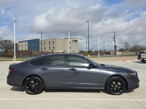 Used 2025 Honda Accord SE image 2