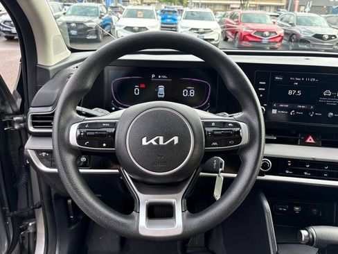 Used 2025 Kia Sportage LX AWD/4WD image 16