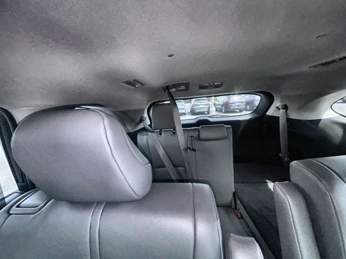Used 2023 Toyota Highlander XLE AWD/4WD image 30