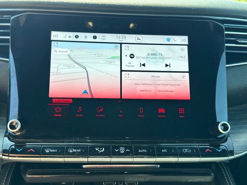 Used 2024 Jeep Wagoneer L Series II w/ Flexible Seating Group image 13