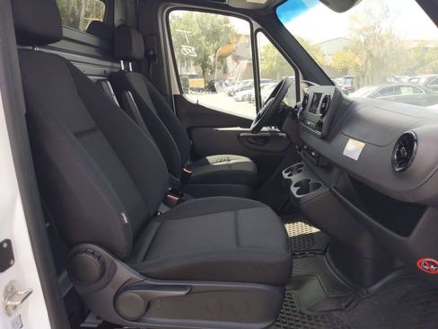Used 2022 Mercedes-Benz Sprinter 2500 image 11
