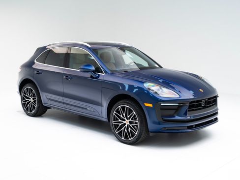 Certified 2026 Porsche Macan AWD/4WD image 7