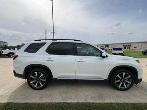 Certified 2025 Honda Pilot Elite image 9