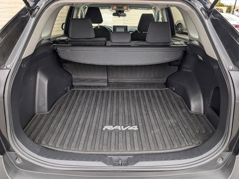Used 2020 Toyota RAV4 LE image 8