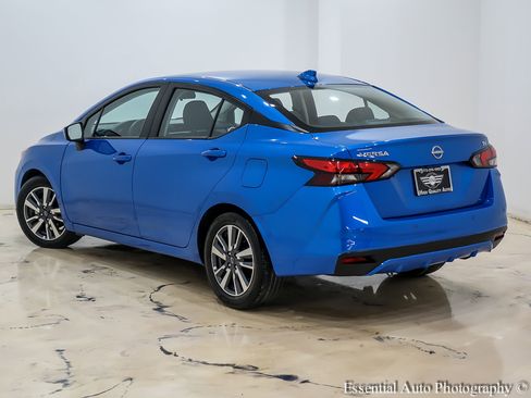 Used 2023 Nissan Versa SV image 10