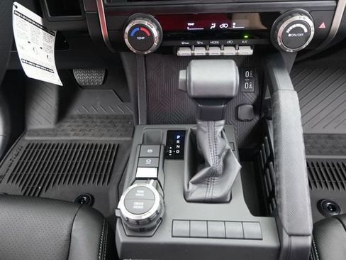 New 2026 Toyota 4Runner SR5 AWD/4WD image 7