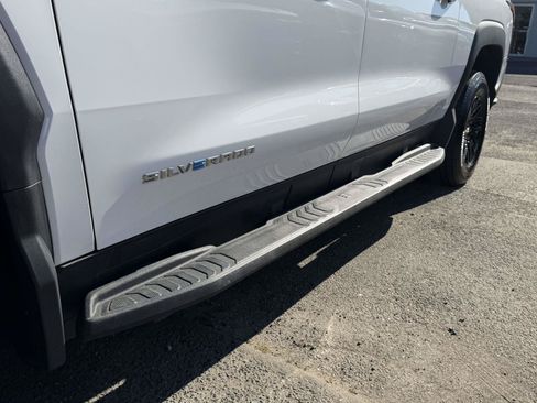 Certified 2024 Chevrolet Silverado EV W/T AWD/4WD image 8