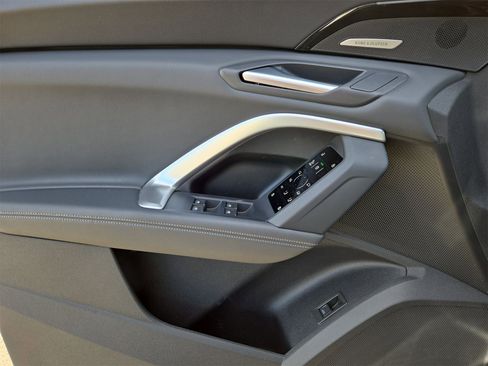 Used 2025 Audi Q5 Premium Plus w/ Premium Plus image 15