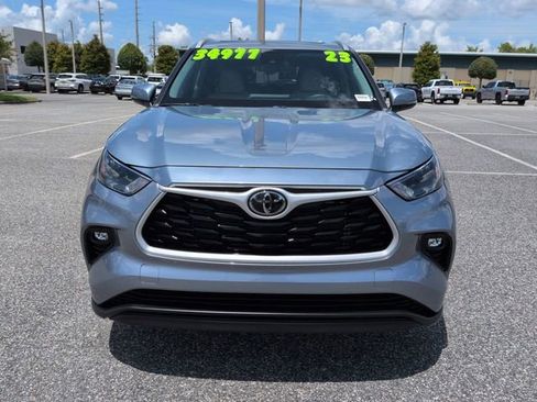 Used 2023 Toyota Highlander XLE FWD image 9