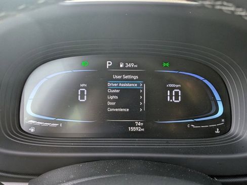 Used 2025 Hyundai Venue SEL image 13