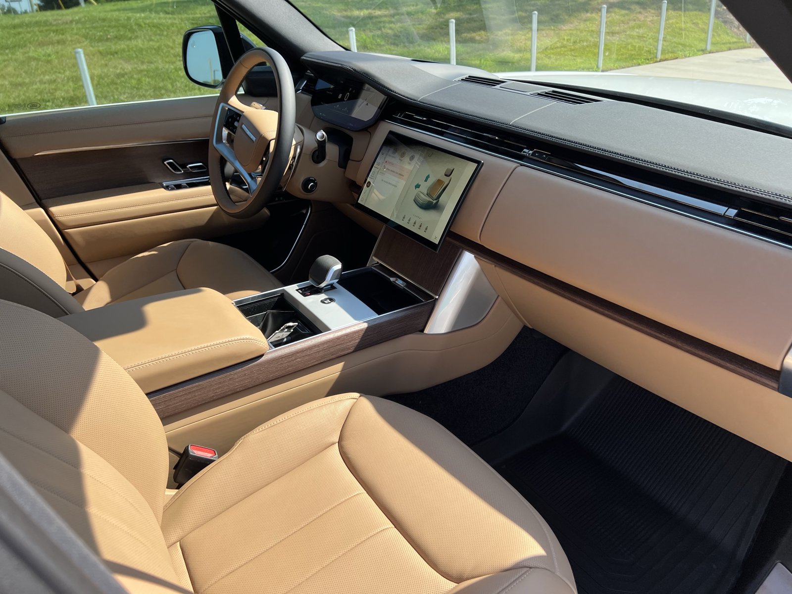 New 2026 Land Rover Range Rover SE AWD/4WD image 3