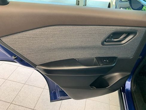 Used 2023 Nissan Rogue S AWD/4WD image 12