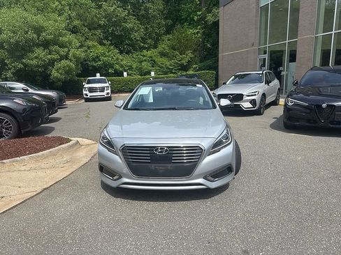 Used 2017 Hyundai Sonata Limited w/ Ultimate Package 02 FWD image 2