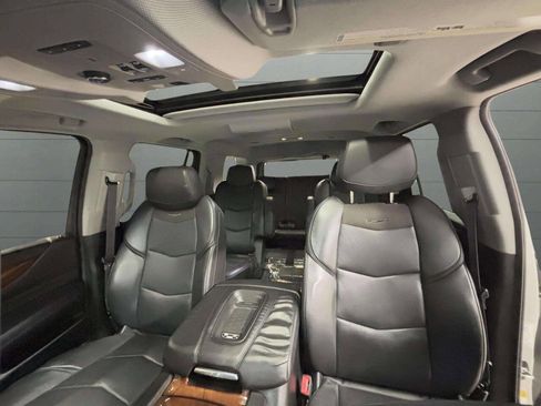 Used 2015 Cadillac Escalade Premium image 14