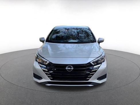 Used 2025 Nissan Versa SV image 2