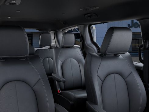 New 2026 Chrysler Pacifica Select image 48