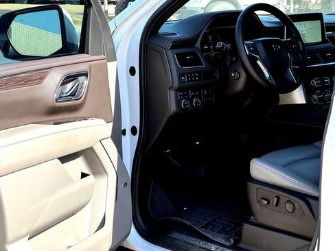 Used 2024 Chevrolet Suburban Z71 w/ Z71 Off-Road Package AWD/4WD image 8