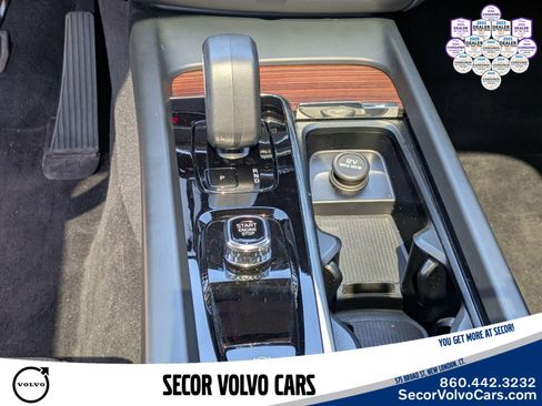 Used 2024 Volvo XC60 B5 Plus w/ Protection Package Premier AWD/4WD image 18