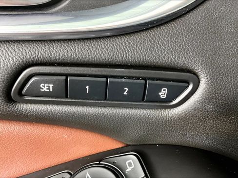 Used 2020 Buick Enclave Avenir w/ Avenir Technology Package FWD image 33