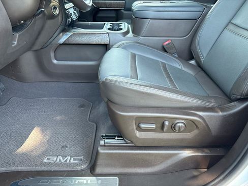 Used 2021 GMC Sierra 3500 Denali w/ Technology Package AWD/4WD image 14